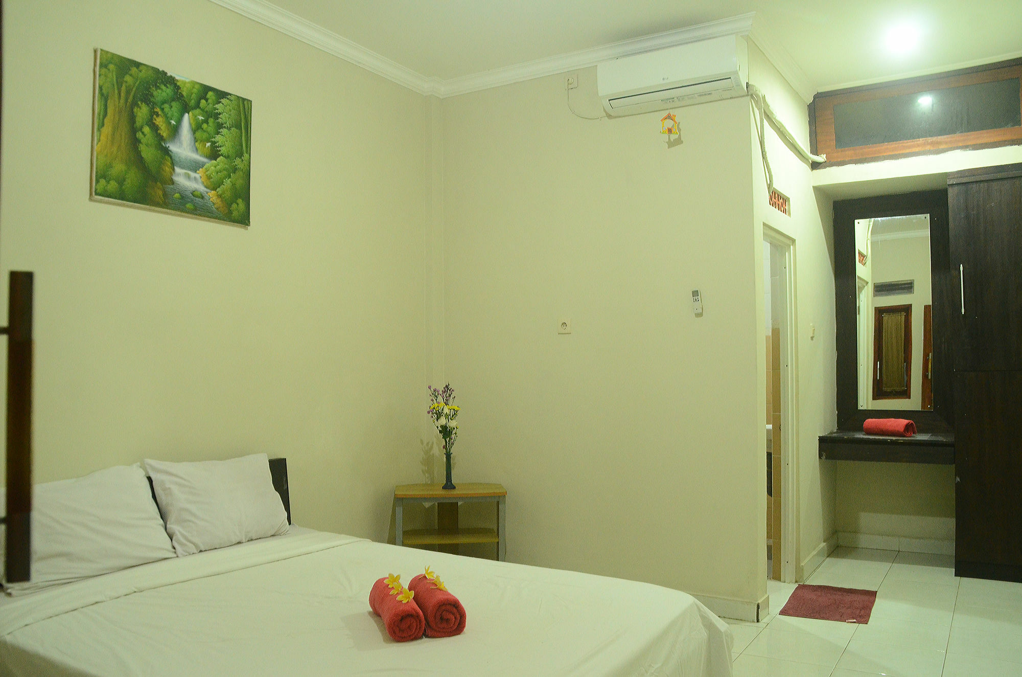 Budget Door Legian Inn Kuta Lombok Esterno foto