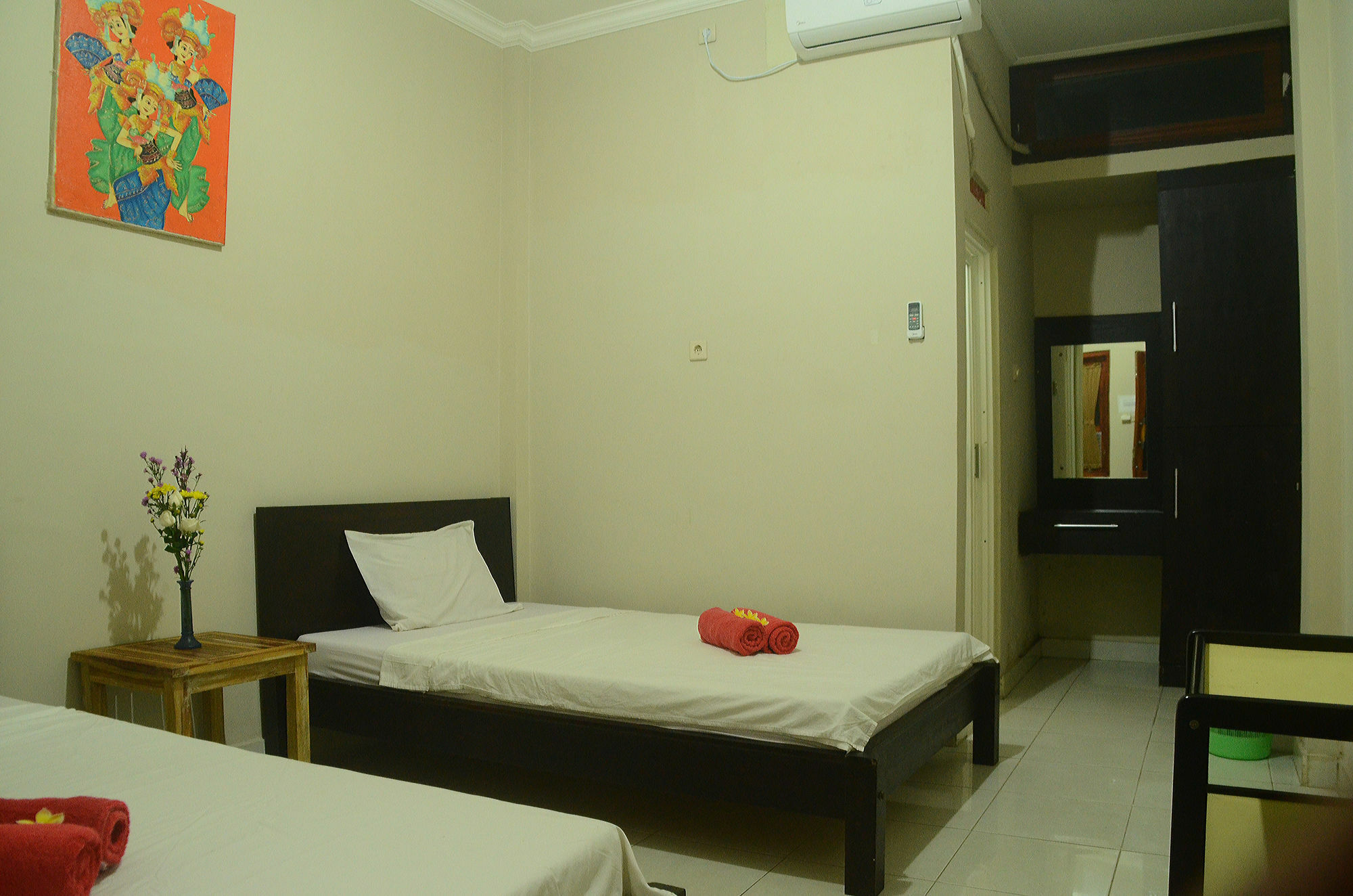 Budget Door Legian Inn Kuta Lombok Esterno foto